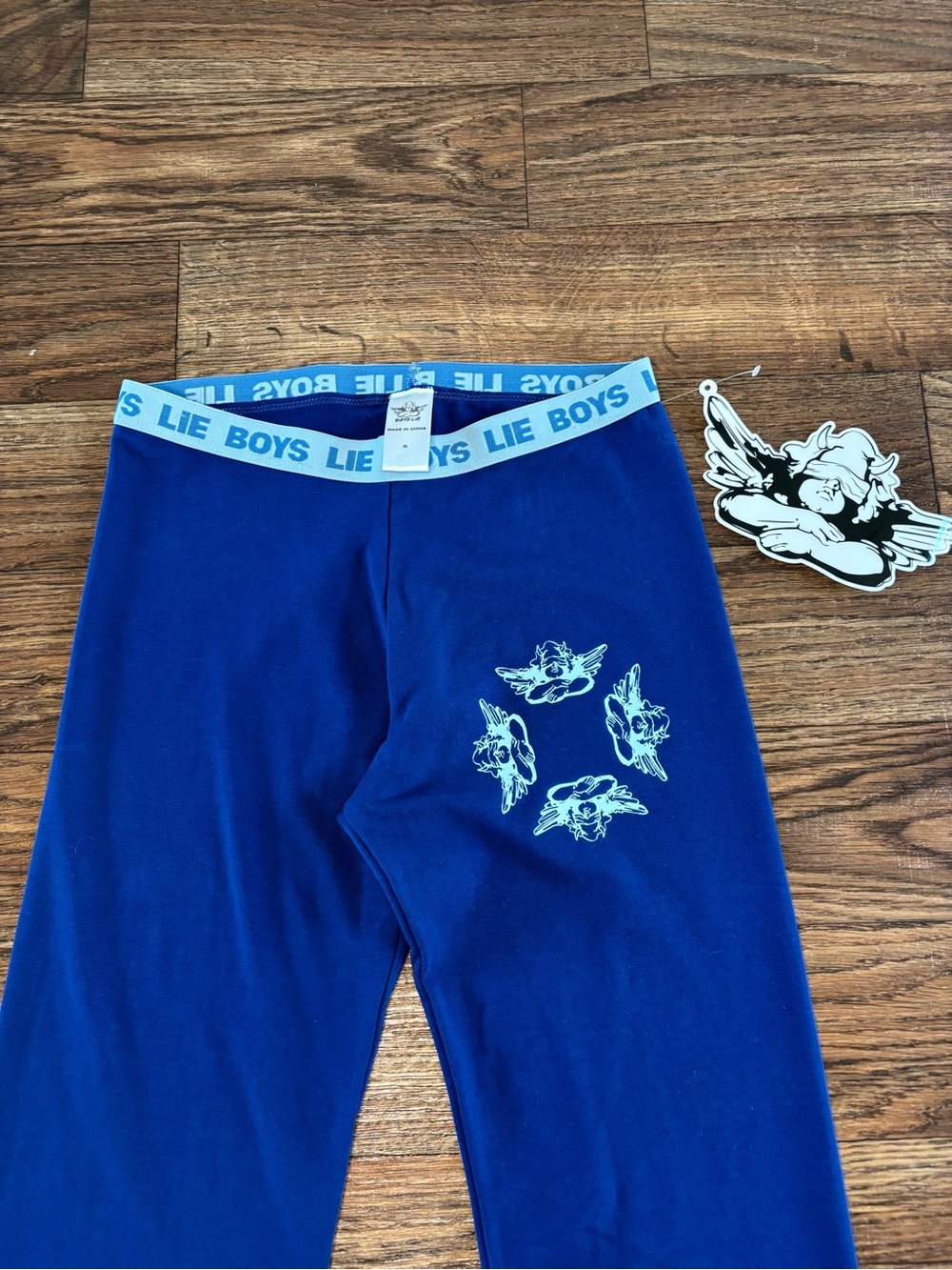 NWT Boys Lie Head Over Heels Graphic Flare Leg High Rise Yoga Pants Revolve M - Picture 4 of 12